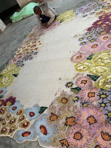 Hand tufted 100 wool - hand,
